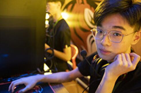 ͼӢˡ AHQ Fighter ֱɹ