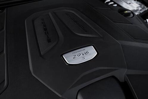 图:国内保时捷卡宴跟主流豪华品牌的对比