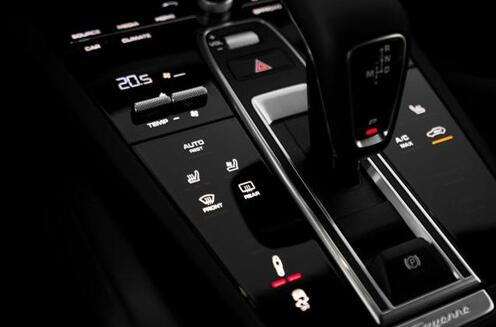 图:国内保时捷卡宴跟主流豪华品牌的对比