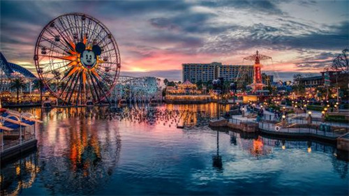 图:算机硬件的功能不断提高,PC的商场不断扩大