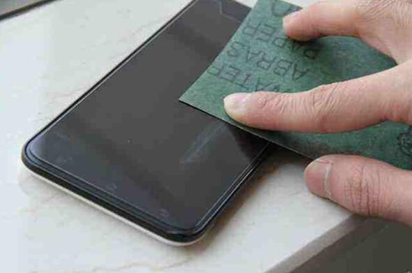 图:手机屏幕脏了正确保洁方法